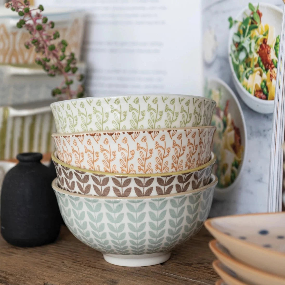 Set of 4 Cottage-Inspired Stoneware Bowls