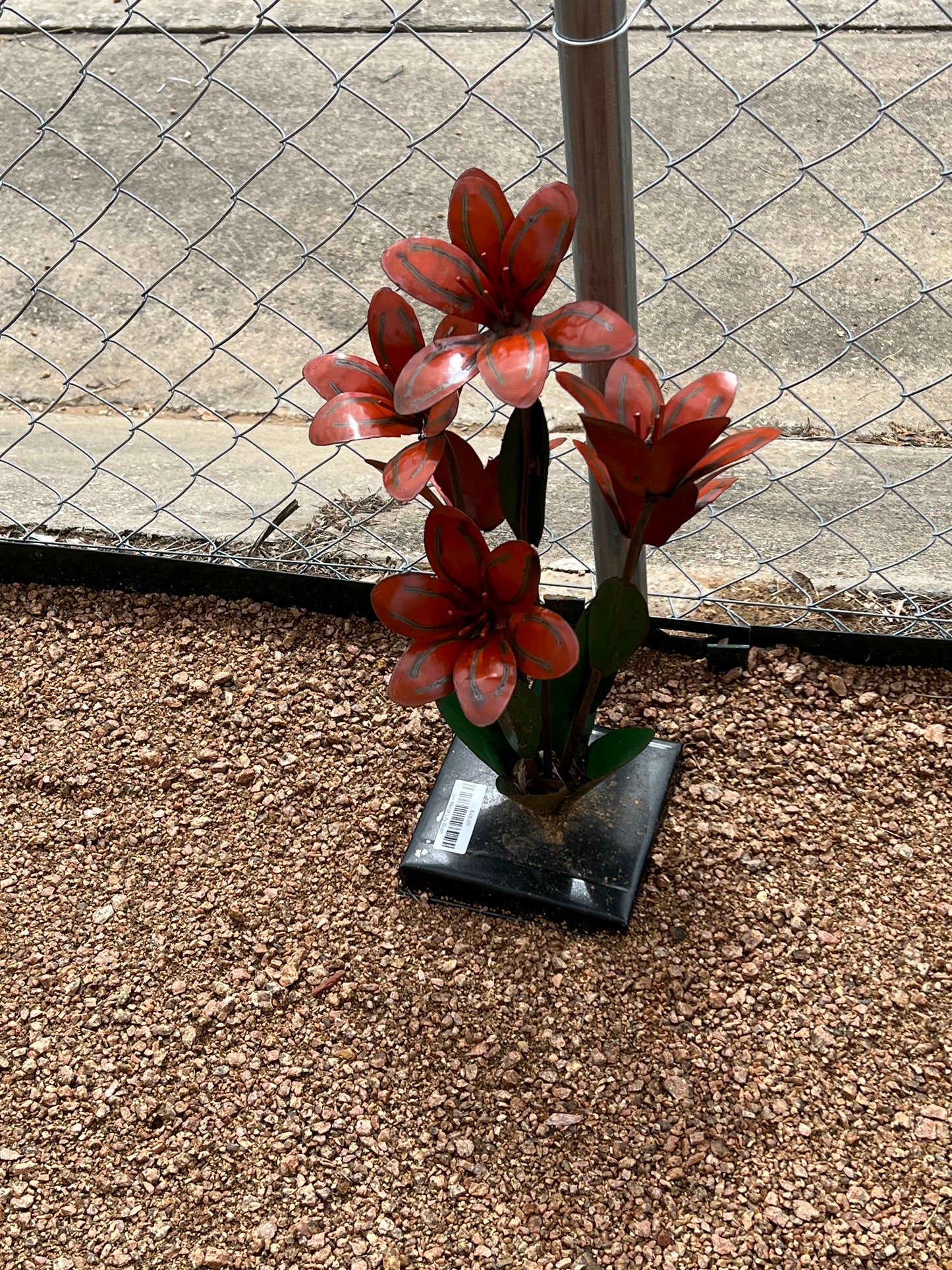 Lg Metal Lily Bush