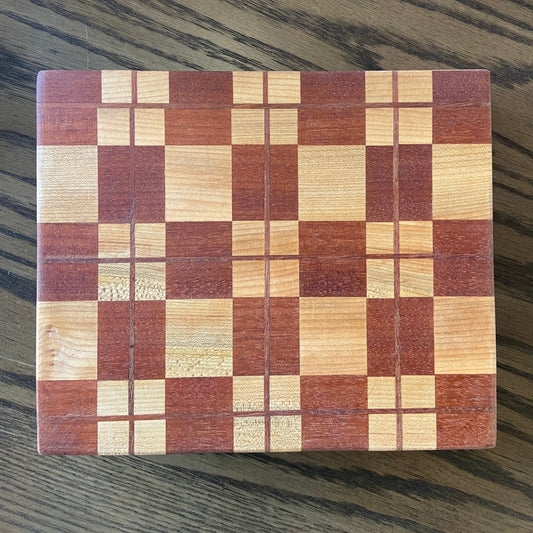 8"x10" Checkered Cutting Board